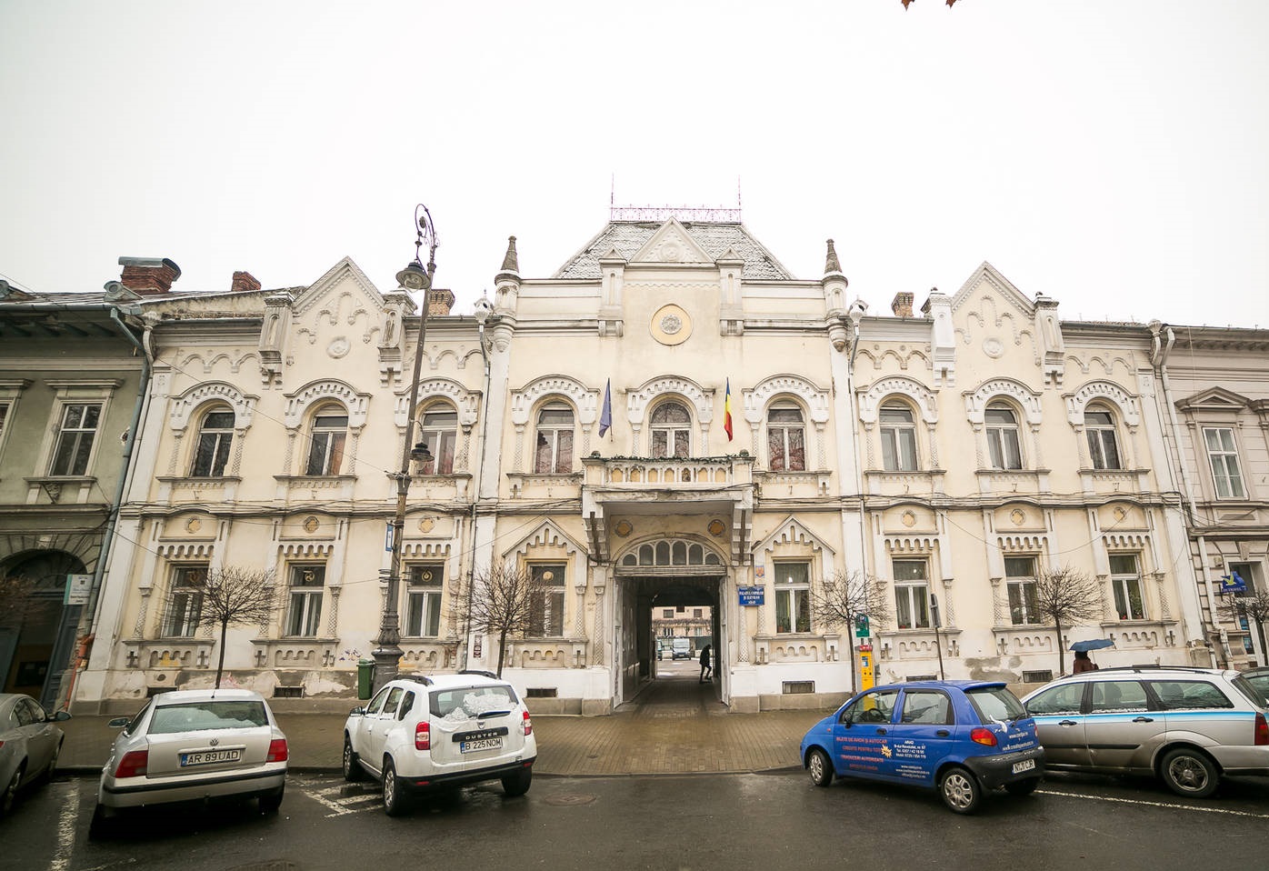 Cât trebuie să plătești pentru a deveni proprietarul Palatului Copiilor din Arad? Se află la doi pași de primărie și cuprinde aproape 40 de camere