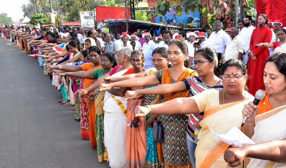 Milioane de femei formează un lanț uman în India în semn de protest