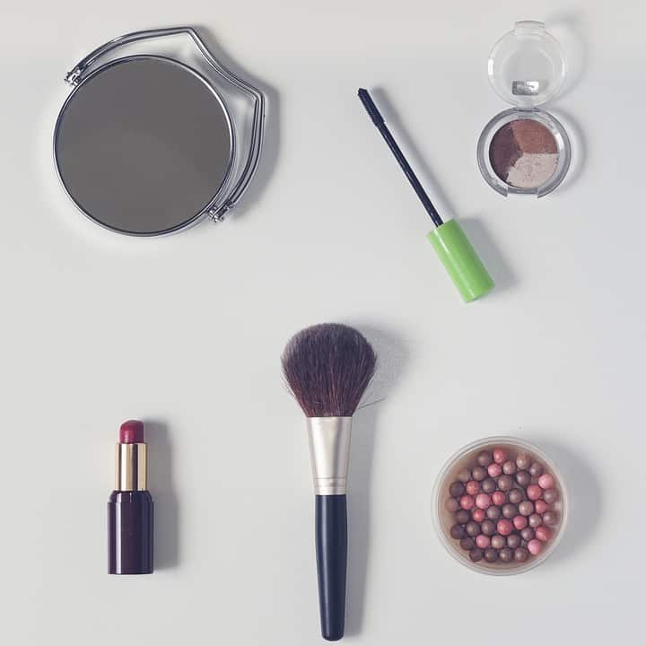 (P) 5 Produse cosmetice de nelipsit din trusa de machiaj
