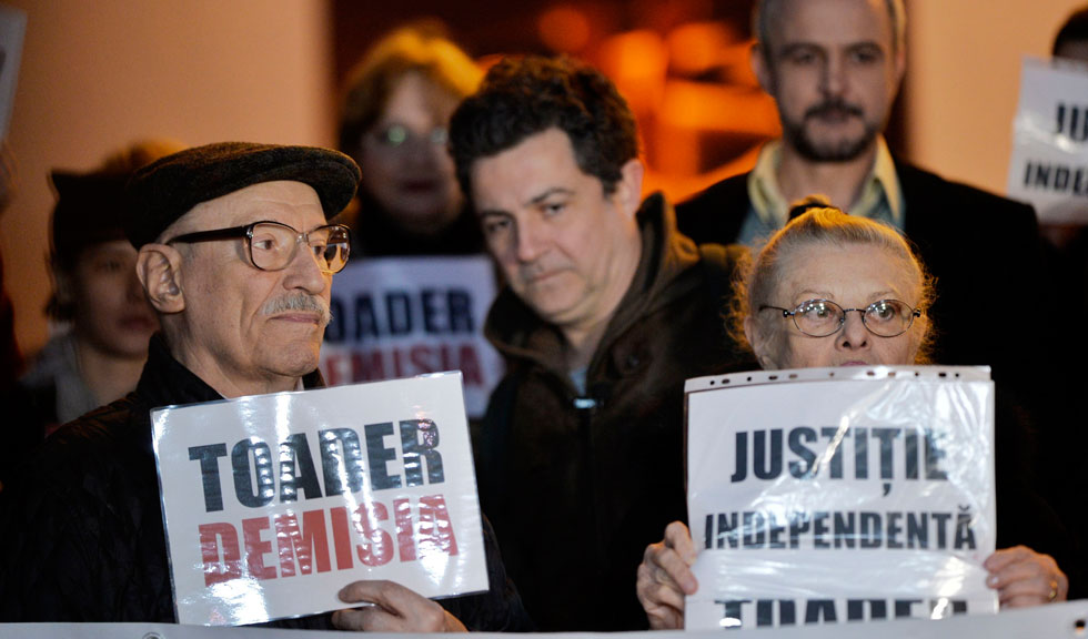 Actorii de la Teatrul Național București au protestat în semn de solidaritate față de magistrații din România