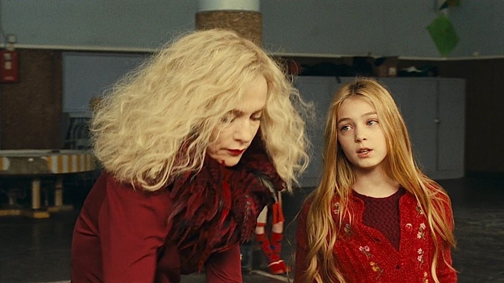 Isabelle Huppert și Ana-Maria Vartolomei în „My Little Princess'