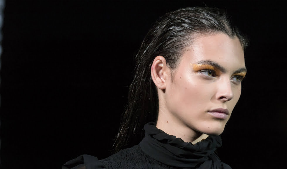Învață cum să realizezi un machiaj de vară de la Cristian Bucă, National Makeup Artist Yves Saint Laurent