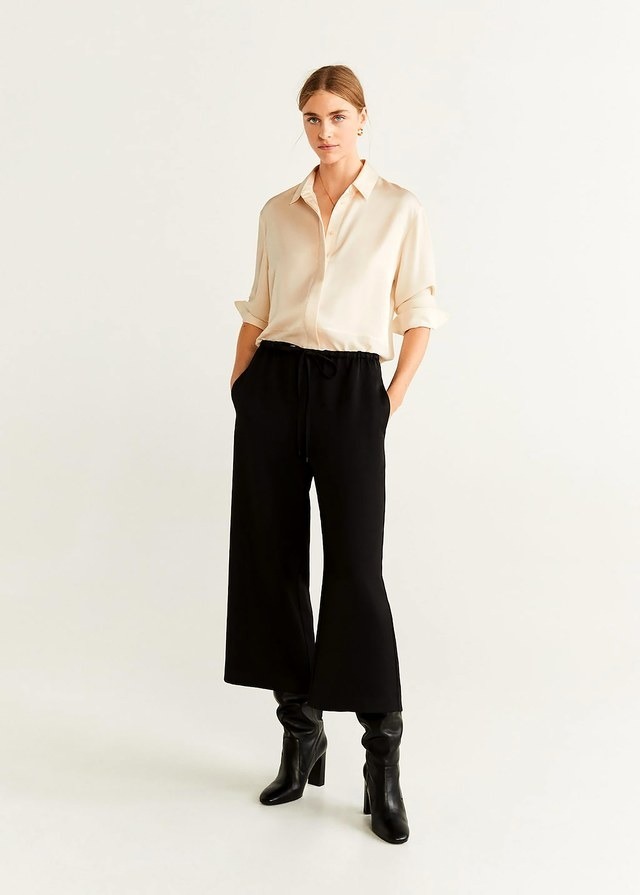 Pantalonii negri: 5 modele la moda in toamna 2019